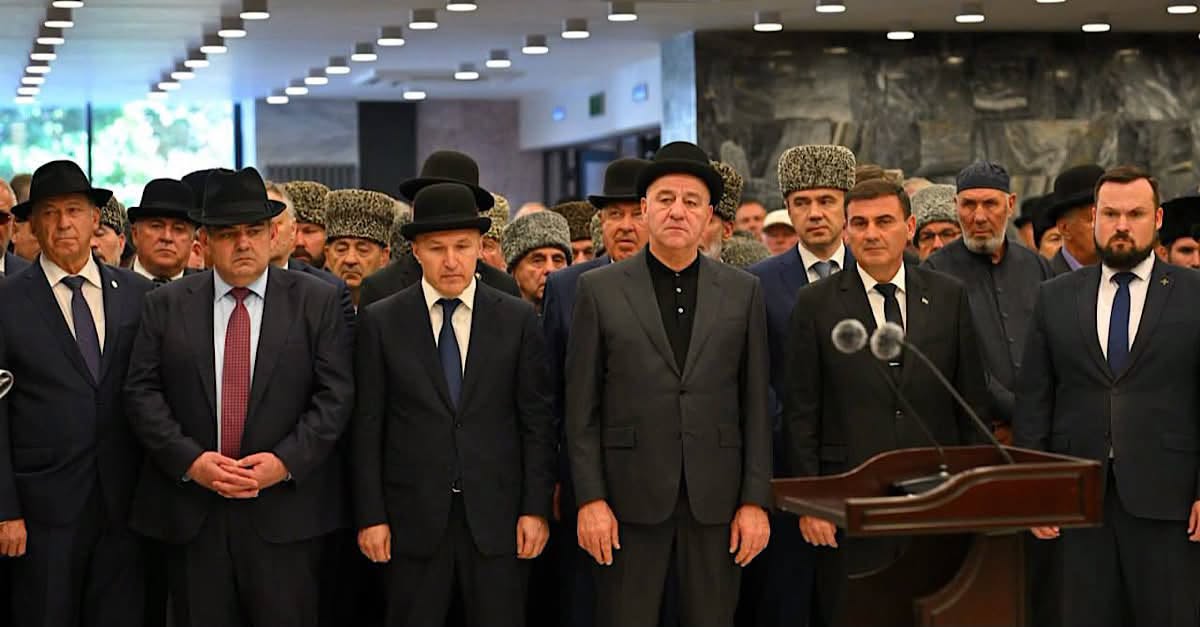 Исҳаҟ Машбаш иԥсҭазаара дахьалҵыз инамаданы Бадра Гәынба Адыгеиа ахада Мураҭ Кумпилови адыга жәлар зегьи дрыдышшылеит