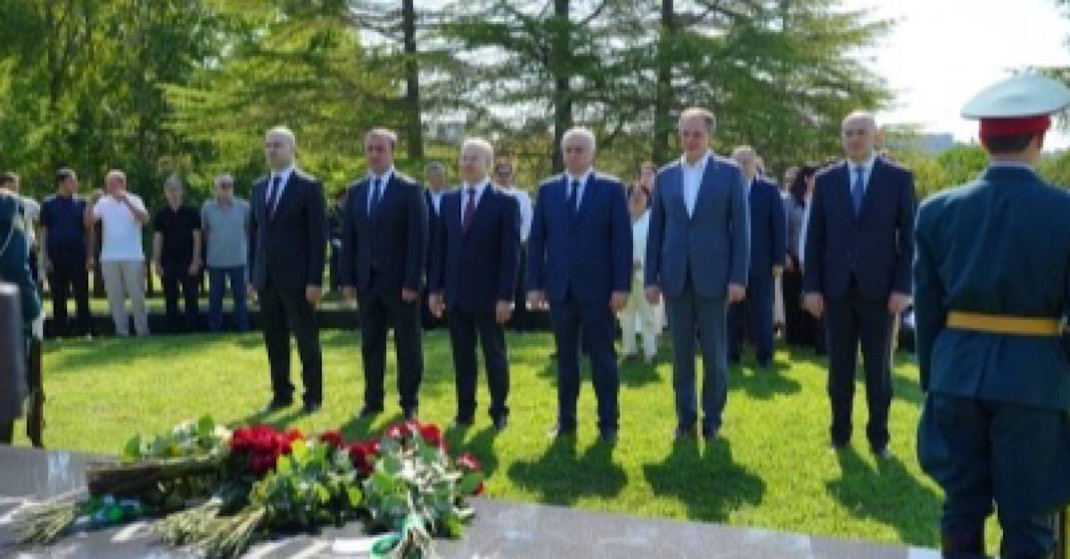 Аԥсны ахьыԥшымра жәларбжьаратәи азхаҵара амш аҽны Алада Ешыра ақыҭан имҩаԥысит Аԥсны раԥхьатәи ахада Владислав Арӡынба имемориал амҵан ашәҭшьыҵәрақәа рышьҭаҵара ацеремониа