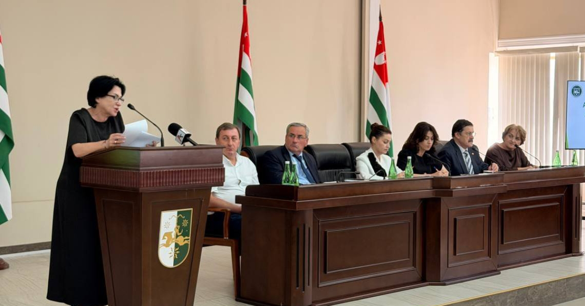 Ашкол «Альфа» адиректор Аԥсны аҵара Аминистрра иҟанаҵаз агәаҭара ахҳәаа алҭеит  