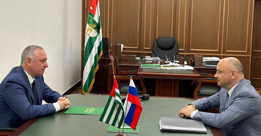 Аҳәынҭқарра Ахада Бадра Гәынба дидикылеит Самаратәи аобласт аиҳабыра ахантәаҩы, агубернатор актәи ихаҭыԥуаҩ