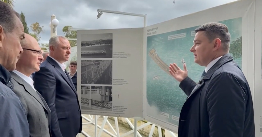 Бадра Гәынбеи Сергеи Кириенкои Аҟәа аԥшаҳәа иаҭааит