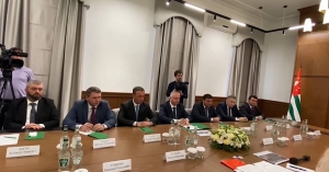 Аԥсны ахада Бадра Гәынба Нижегородтәи атәылаҿацә аиҳабы Глеб Никитин напхгара зиҭо аделегациа идикылеит