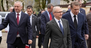 Бадра Гәынбеи Сергеи Кириенкои Ареспубликатә шьадатә центри Аҟәа идыргыло ахәыҷтәы хәышәтәырҭеи ирҭааит