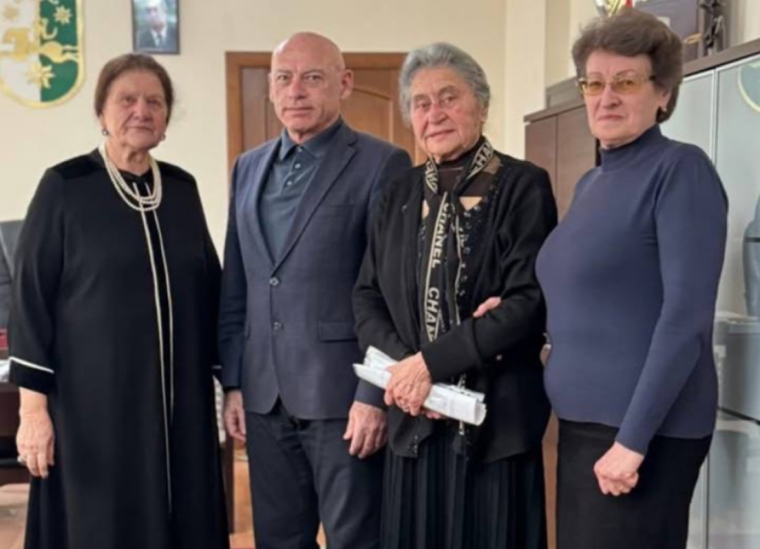 Гәдоуҭа араион анапхгара адгылара рырҭоит агәыҳалалратә еиҿкаара &laquo;Ахәыҷра адунеи&raquo; апроектқәа