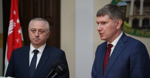 Урыстәылатәи Афедерациа аекономикатә ҿиара аминистр Максим Решетников аԥснытәи абизнес аҩаӡара шеизҳаз азгәеиҭеит