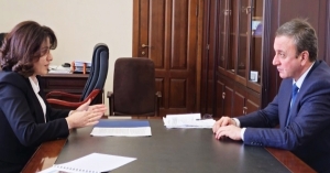 Аԥсны аҵара аминистр Хана Гәынба аԥыза-министр Владимир Делба изеиҭалҳәеит 2025 шықәсазы аминистрра аусуршьа