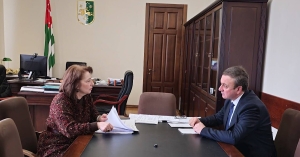 Аԥыза-министр Владимир Делба астатистиказы аҳәынҭқарратә еилакы ахантәаҩы Кама Гогиа дылԥылеит