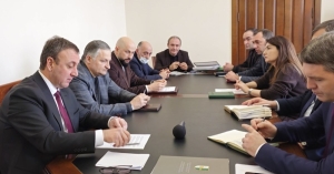 Ауааԥсыра рынхарҭатә ҭагылазаашьа аиӷьтәраҿы адгылара рыҭара иадҳәалоу азҵаарақәа ирылацәажәеит аминистрцәа реилазаараҿы