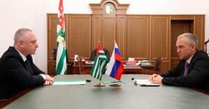 Бадра Гәынбеи Дмитри Вольвачи реиԥылара