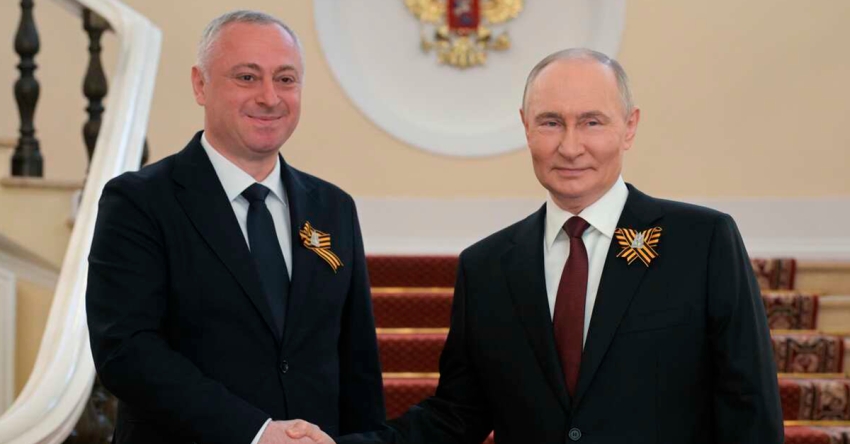 Владимир Путини Бадра Гәынбеи реиԥылара