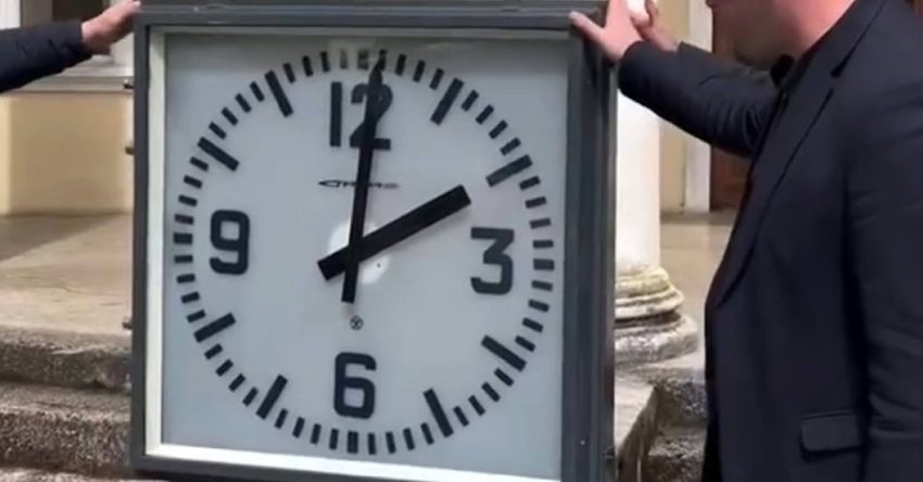 Ақалақь асимвол дырхынҳәит: Ҭҟәарчал адәахьтәи асааҭ ҿыцқәа шьақәдыргылоит