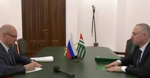 Аԥсуа-аурыс усеицура иадҳәалоу актуалра злоу азҵаарақәа ирылацәажәеит 