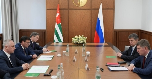 Аҳәынҭқарра Ахада Бадра Гәынба Урыстәыла аекономикатә ҿиара аминистр Максим Решетников диԥылеит