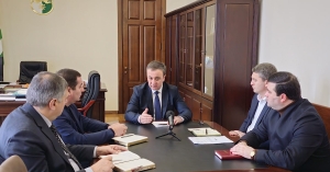 Владимир Делба аԥыза-министр ихаҭыԥуаҩцәа алархәны аилатәара мҩаԥигеит