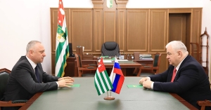 Урыстәылеи Аԥсни русеицура азҵаарақәа ирылацәажәеит