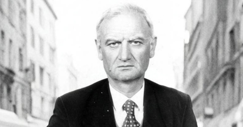 Алитератураҭҵааҩ, аиҭагаҩ