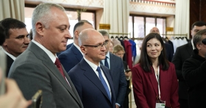 Бадра Гәынбеи Сергеи Кириенкои аҭыԥантәи аарыхыҩцәа рцәыргақәҵа иаҭааит