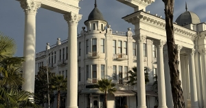 Аҟәатәи  Аколоннадаҿы арыцқьаратә усурақәа ирылагеит