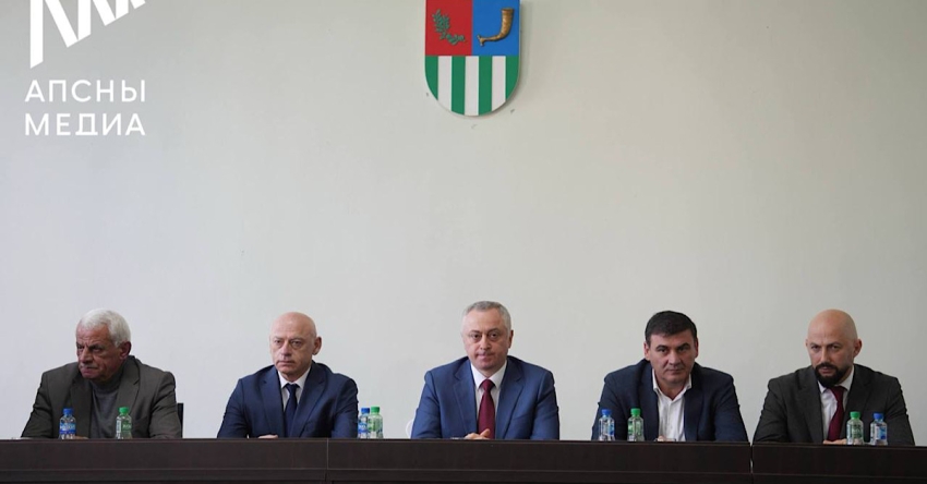 Аҳәынҭқарра Ахада Бадра Гәынба Гәдоуҭа араион ахада инапынҵақәа назыгӡо Асҭамыр Аргәын дыдирдырит