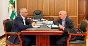 Иахьа, Аԥсны Аҳәынҭқарра Ахада дидикылеит ауаажәларратә усзуҩ, апоет Владимир Занҭариа