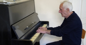 Иԥсҭазаара далҵит Аҟәатәи аҳәынҭқарратә культуратә ҵараиурҭа арҵаҩы, Аҳәынҭқарратә хортә капелла аусзуҩы, Аԥсны Аҳәынҭқарра зҽаԥсазтәыз арҵаҩы Лев Алықьса-иԥа Смыр