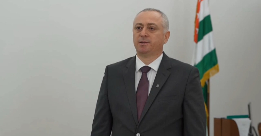 Асоциалтә шәарақәа ирыдҳәалоу азҵаарақәа ирылацәажәеит Бадра Гәынбеи Сергеи Кириенкои